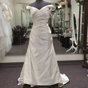 Alfred Angelo A-line beaded ivory. Size 14